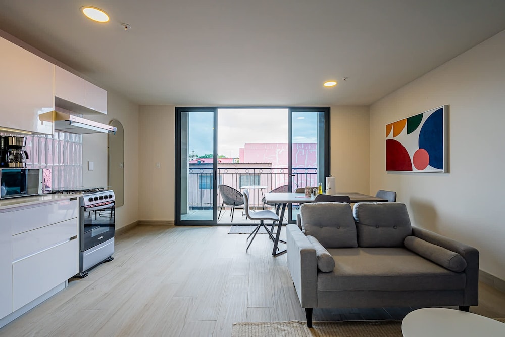 w Comfy 1BR w Perfect Balcony in Casco View