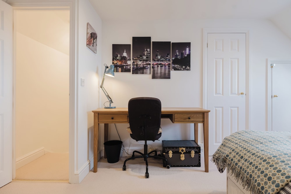 Stylish Retreat with Garden in Tetbury