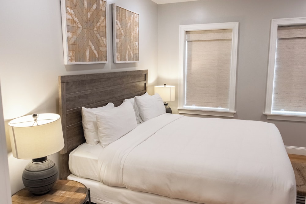 The Newport Lofts - 364 Thames Street