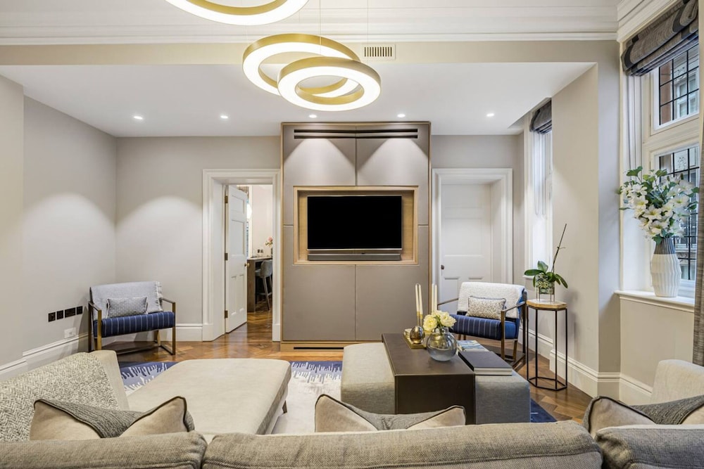 Mayfair Home Private Parking Central AC