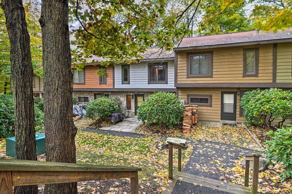 Pristine Resort Townhome 2 Mi to Seven Springs Mtn view 4