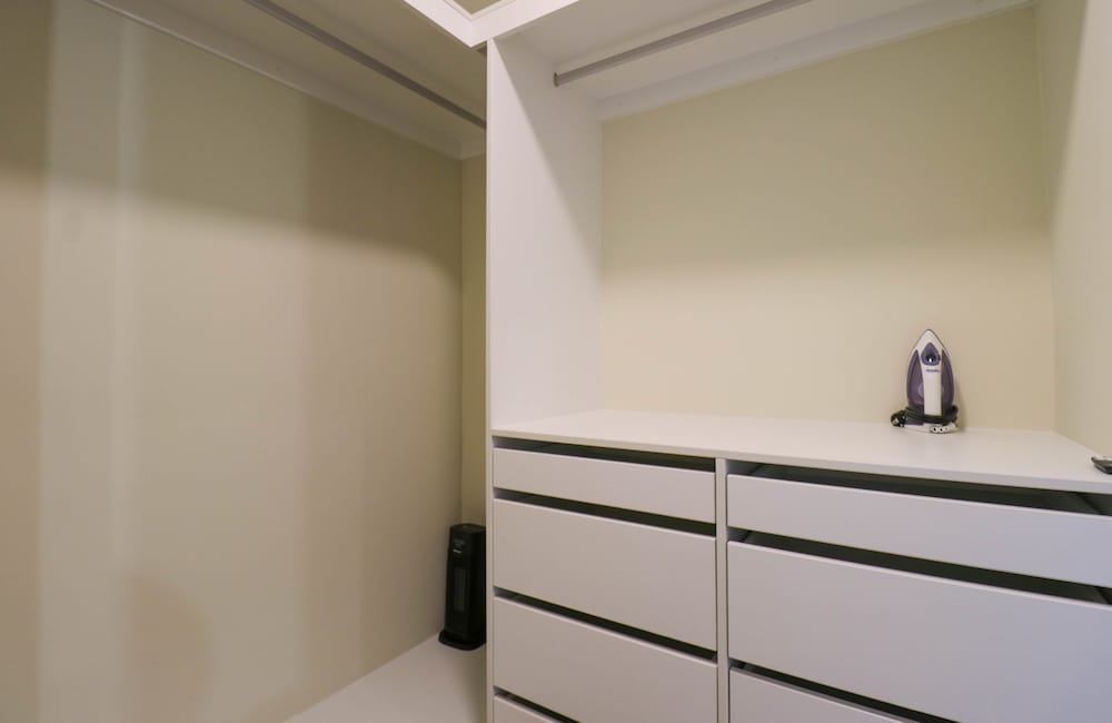w Glorious 2BR w Perfect Balcony Near Kennedy Park