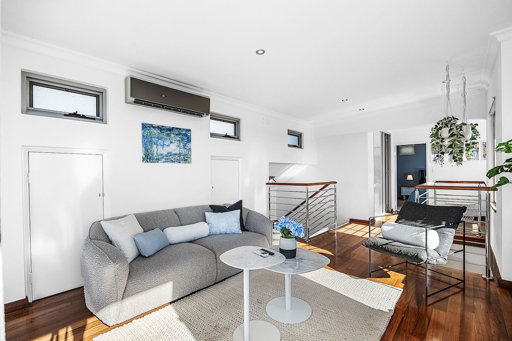 Designer Luxury 3brd - Epic Views - South Perth