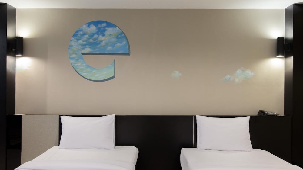 Pentahug Hotel