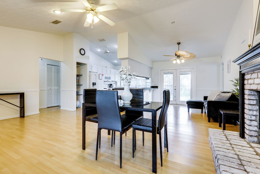6 Mi to St Lucie River: Family Home w/ Patio!