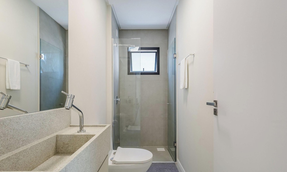 Your Exclusive Stay Just Steps From the sea in Meia Praia - FFS II