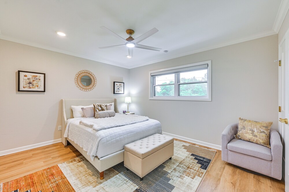 Patio, Yard, Views: Modern Home in Longview