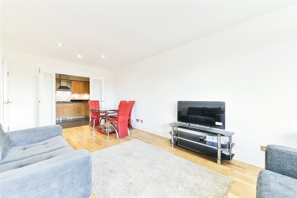 Immaculate 2-bed House in Earls Court W14