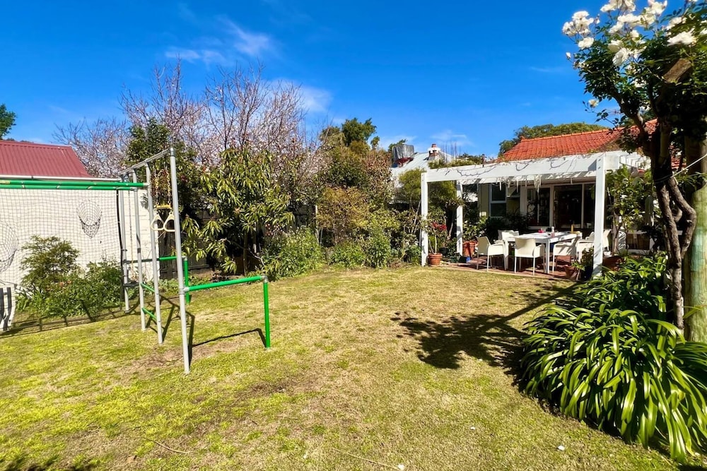Relaxing 3 Bedroom Apartment in Perth view 2