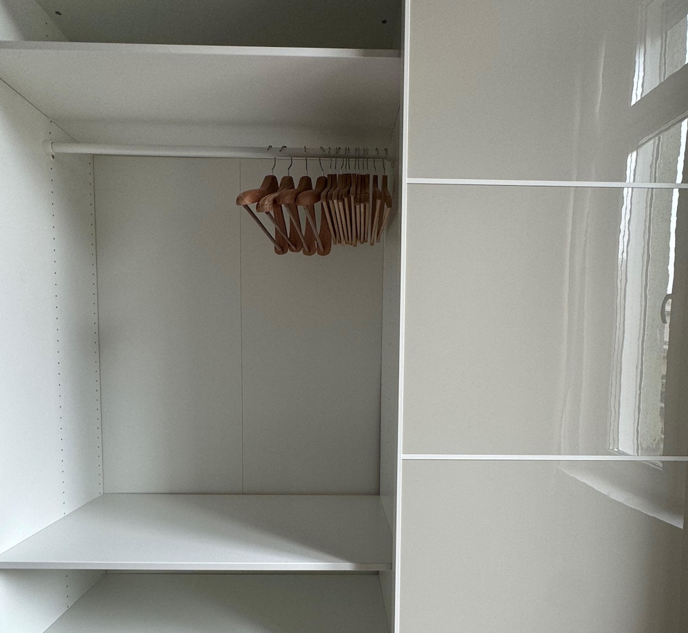 Luxury 3BR Apartment Near Basilica & Parliament