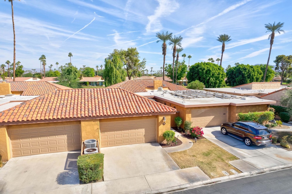 Designer Seville Condo w Golf Mountain Views