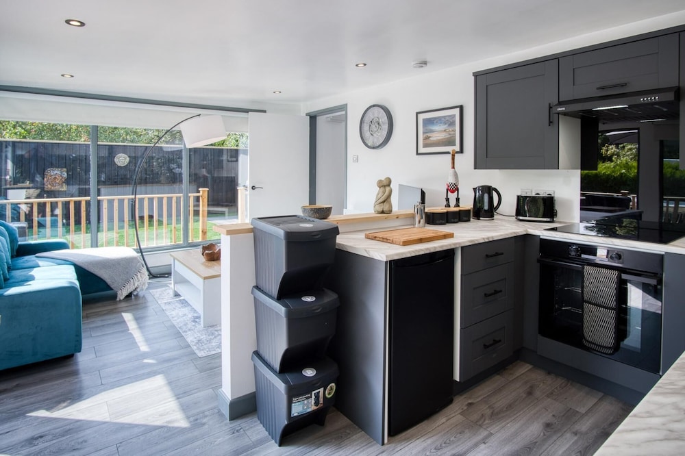 Cedars Lodge - Hot Tub - Penally - Tenby