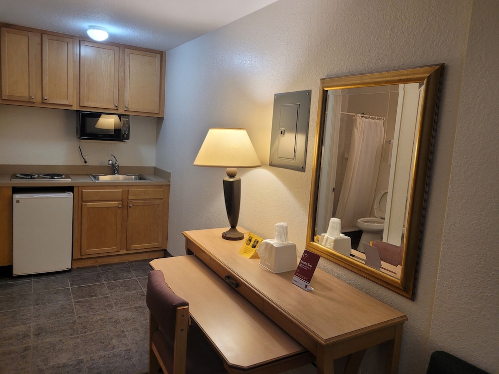 Queens Lodge Motel