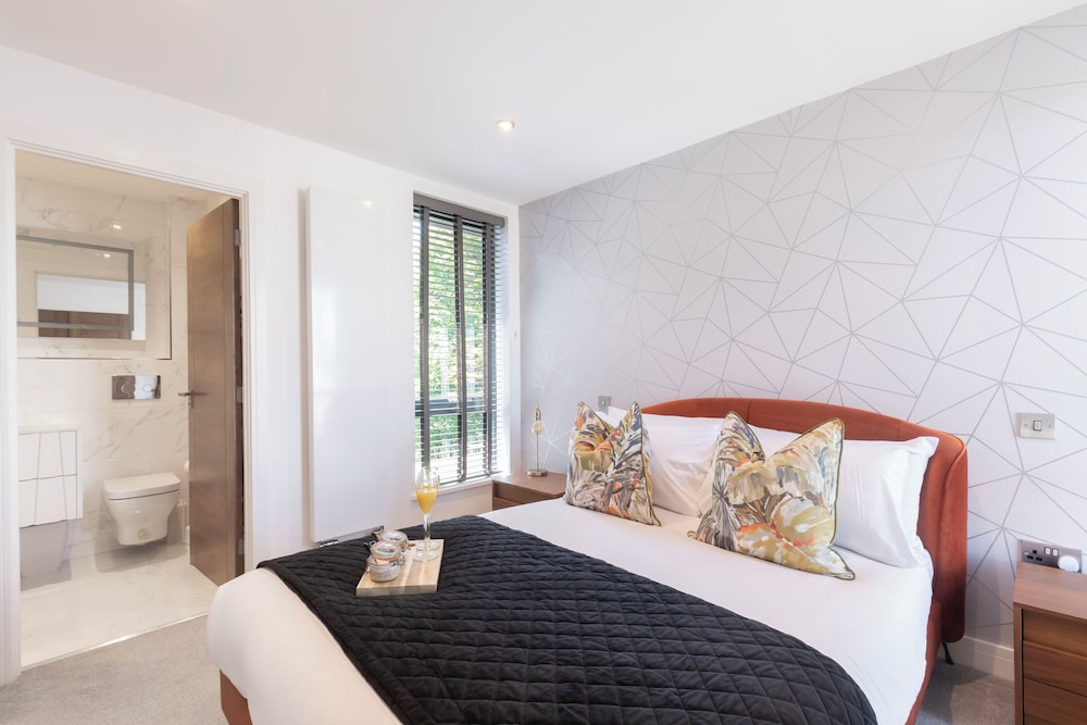 Elliot Oliver - The Penthouse 2 Bedroom Apartment With Parking view 5
