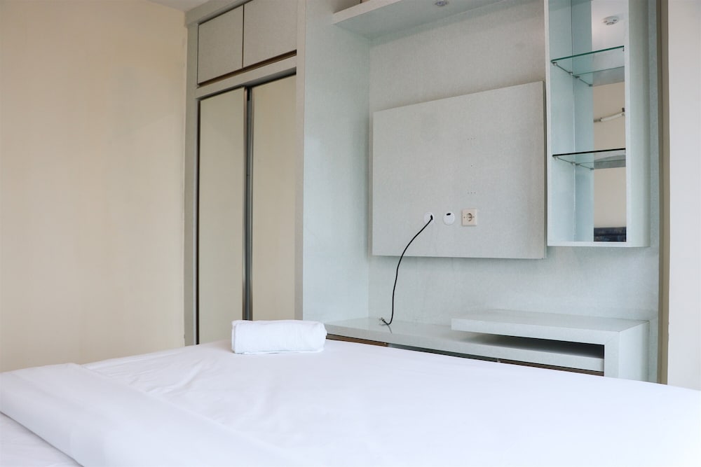 Functional 2Br At Tifolia Apartment