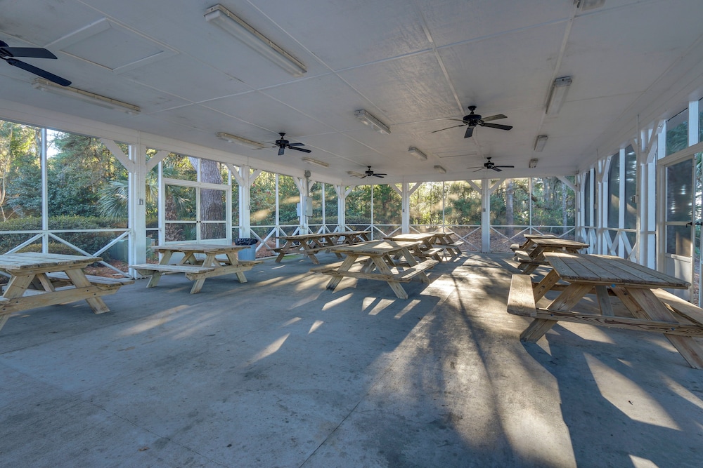 Waterfront Home on Dataw Island: Golf & Amenities!