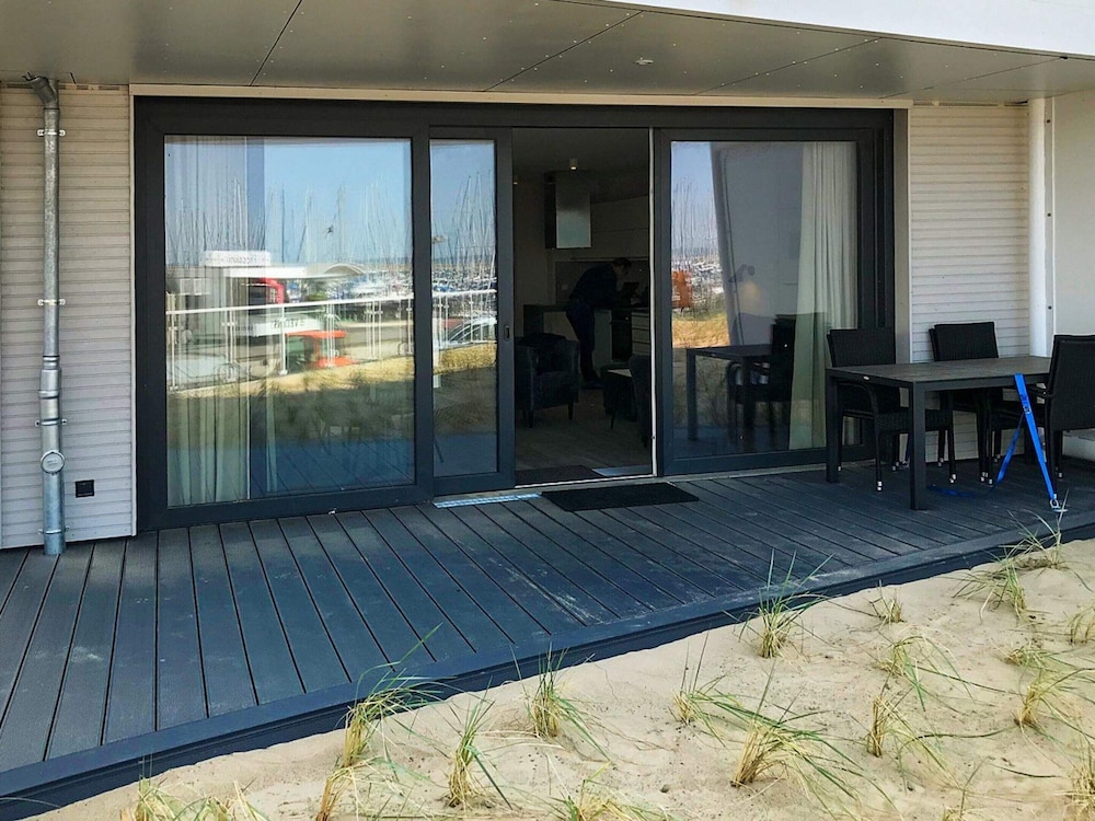 Cozy Modern Apartment With Sea Views
