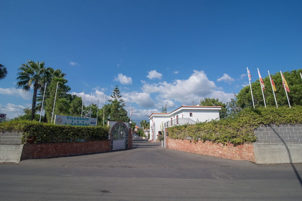 Hotel Villaggio Alkantara - Image 1