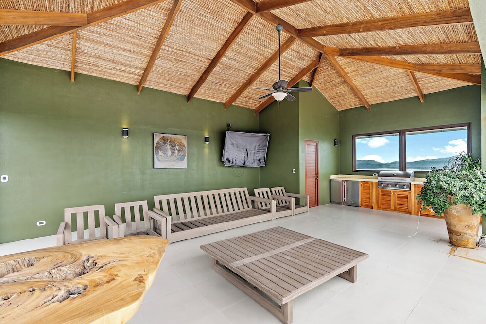 Luxury Condo with Panoramic Ocean Views, Sparkling Infinity Pool, and Modern Open-Concept Design