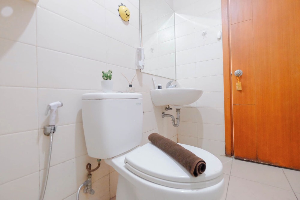 Good Location 2Br Apartment At Woodland Park Residence