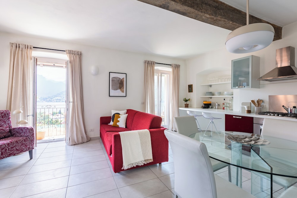 Lake View Terrace Apartment by Rent all Como