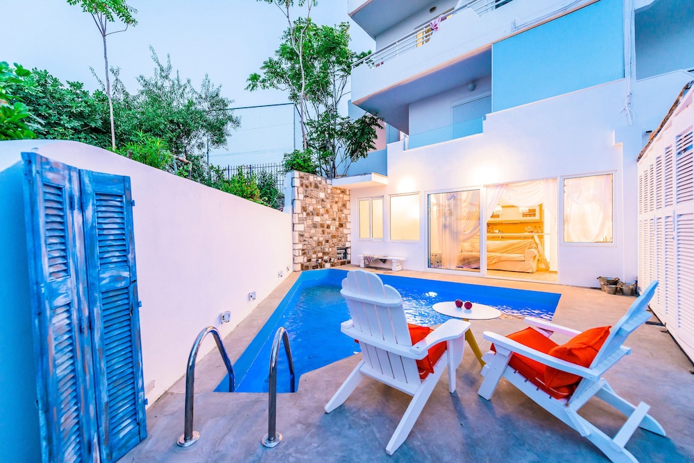 Kouros Home Hotel