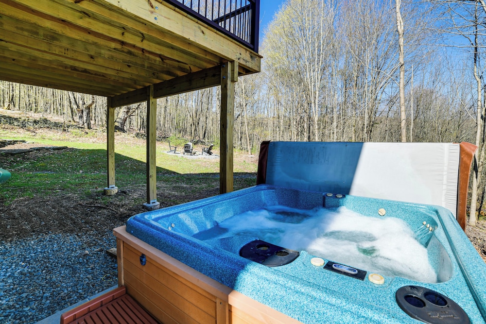Golf, Fish & Ski: Retreat w/ Game Room in Thompson