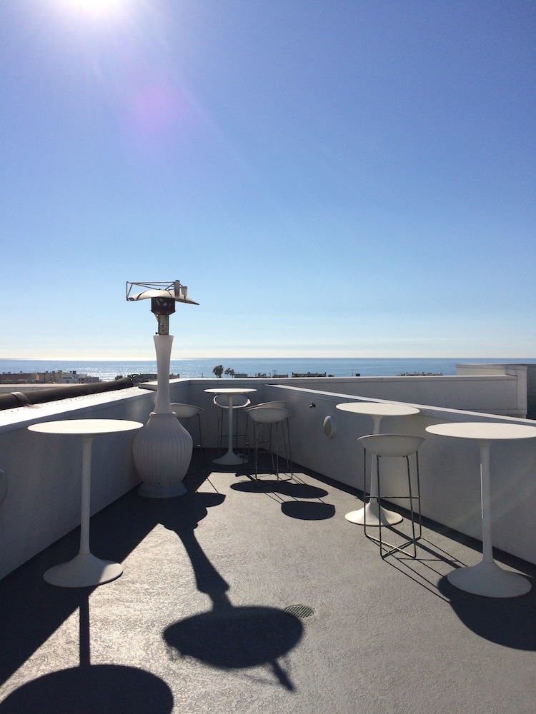 Global Luxury Suites at Marina Del Rey