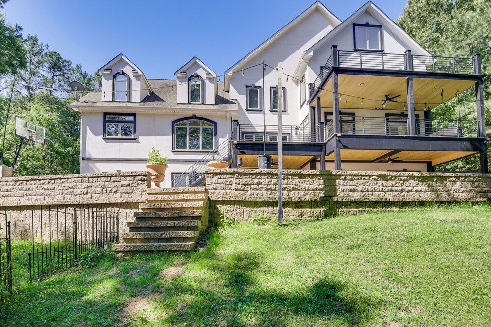 Boat Dock & Movie Theater: Lake Wylie Retreat!