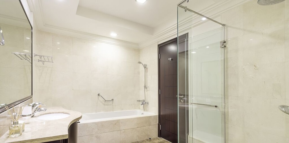 LUX The Grandeur Palm Garden View Suite