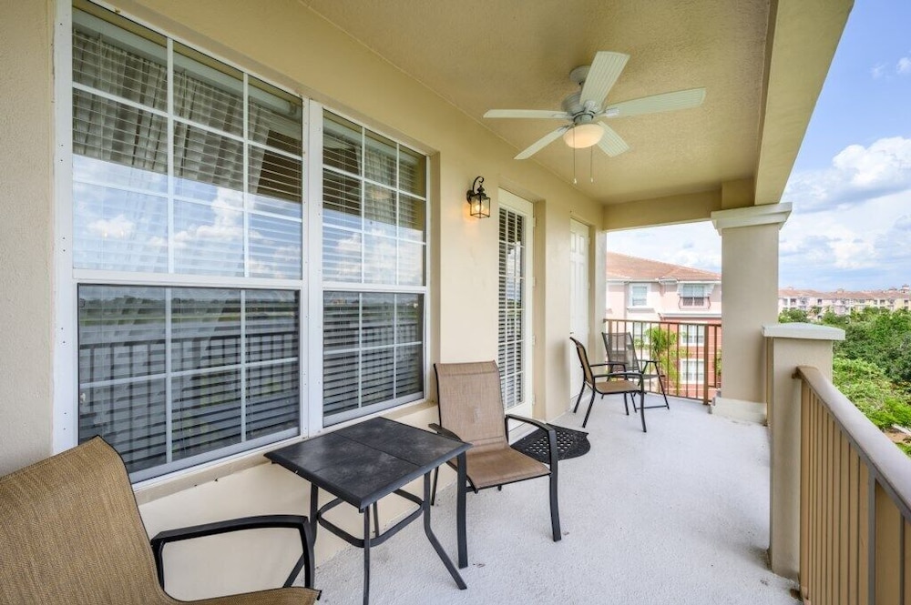 Tropical Lakeview Condo w. Vegas Game Room - 1014