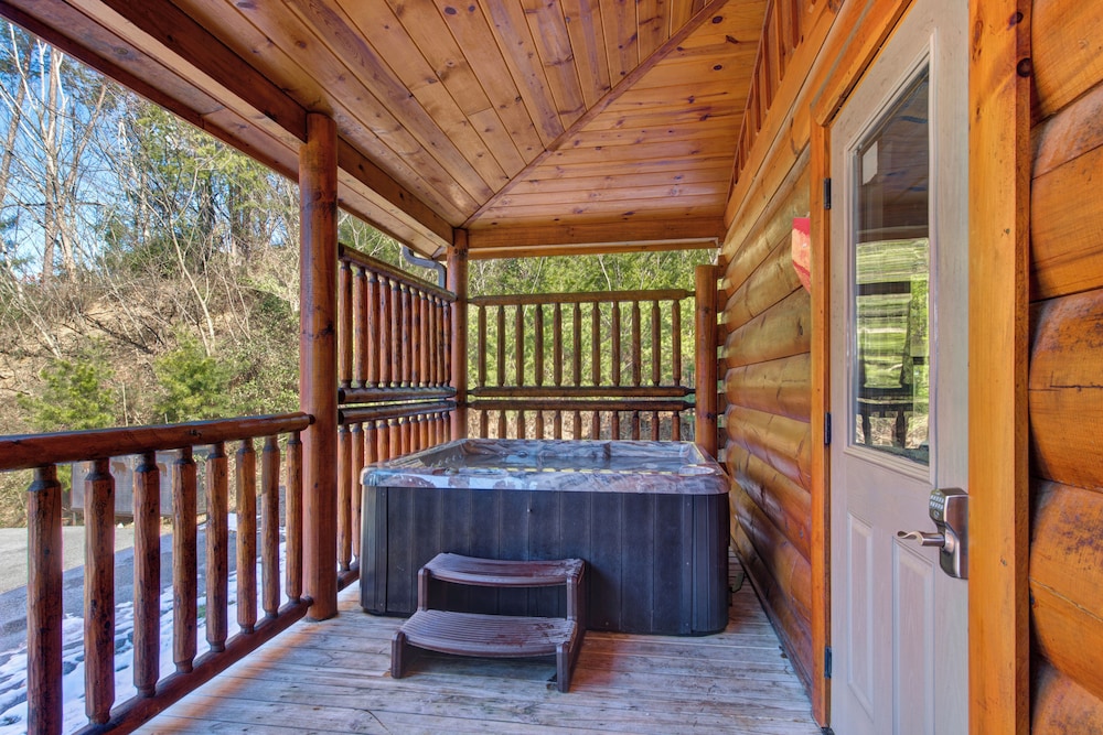 Chilling Bear Lodge