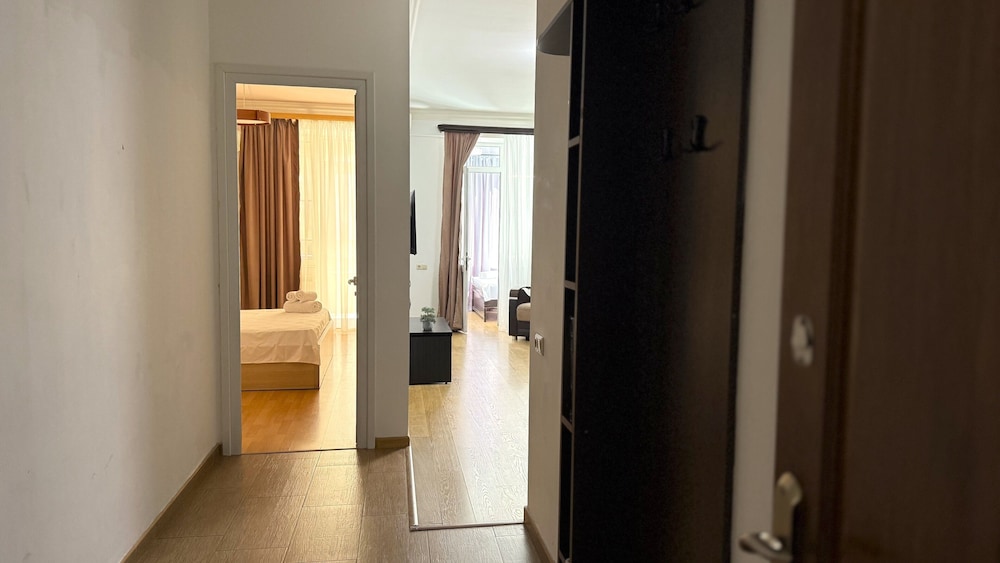 Comfortable apartments on Northern Avenue by Sweet Home