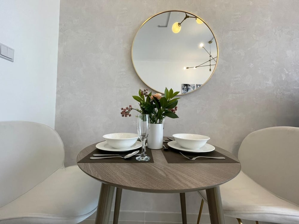 ST-Carson Tower A-1809 by bnbme homes