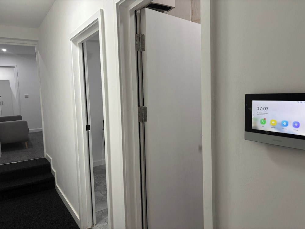 1 Bed Flat - Sleeps 2 - Parking - Wifi