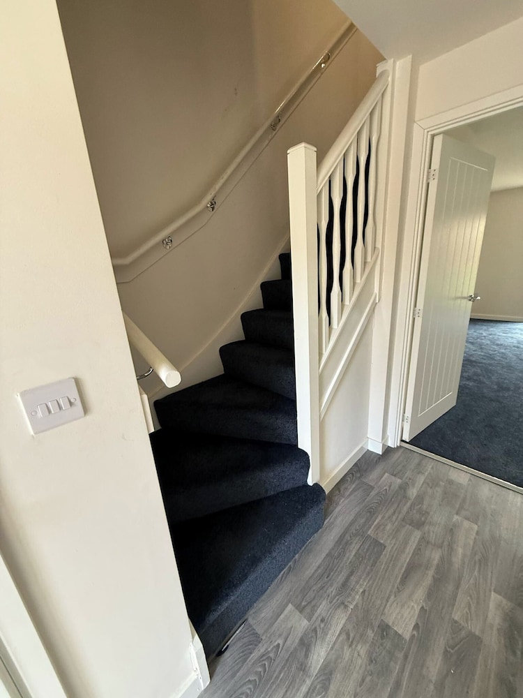 Central 2 Bed Home - Parking, Ev Point, Garden
