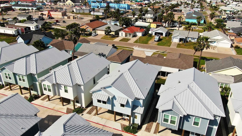 Sleeps 22 2 Homes w/ Private Pool + Patio Walkable Location, Golf Cart Zone