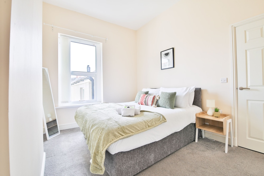 Tranquil 3-bed Home in Cardiff view 3