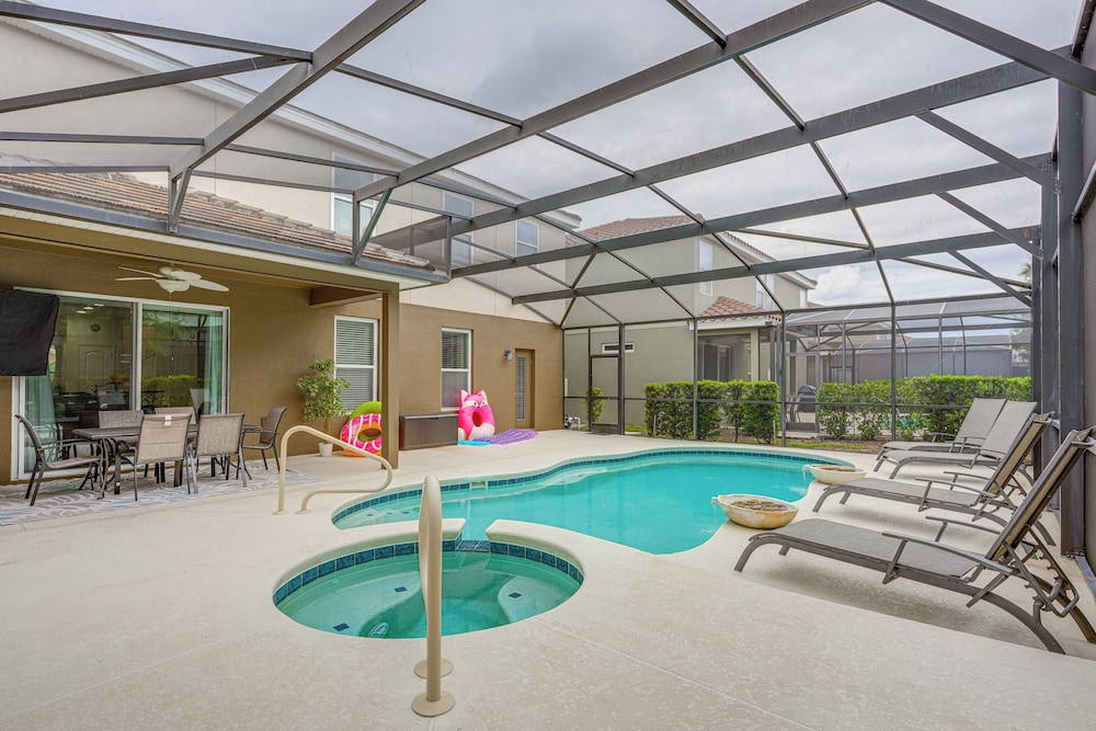 10 Mi to Wdw: Family Home w/ Game Room & Pool!