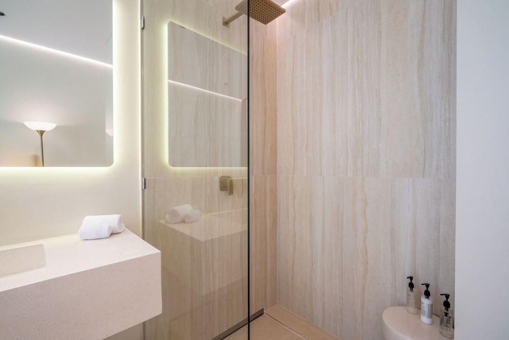 Hidden City Ubud - Modern Villas & Townhouses with Private Pools, Nature Views and Wellness Access