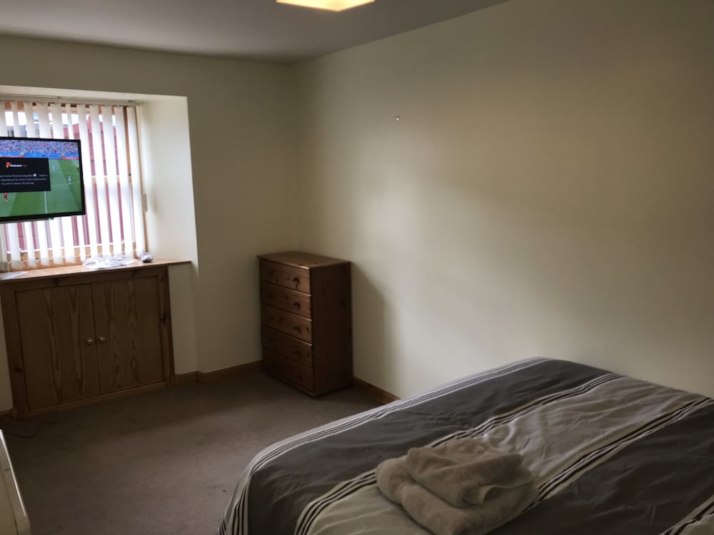 2 Varis Apartments