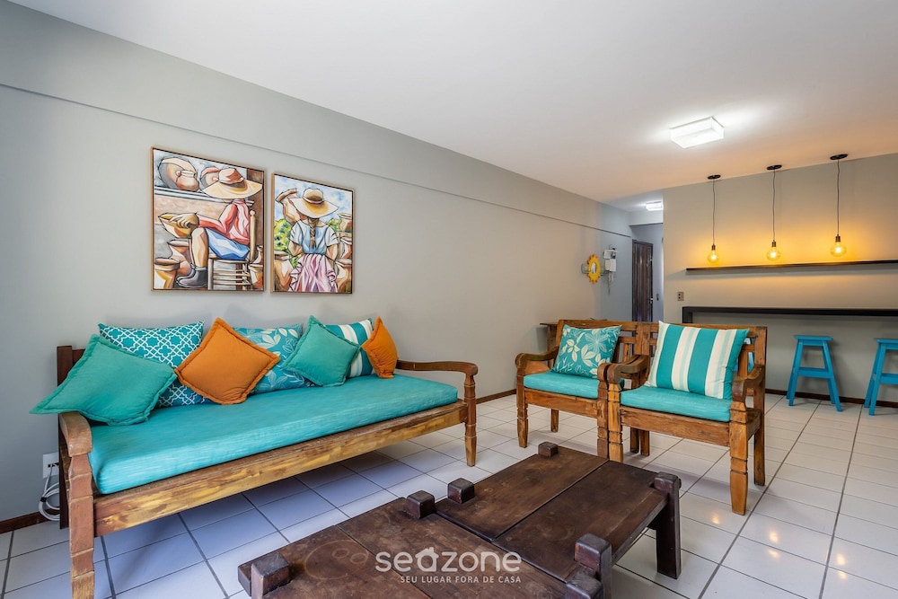 Apt in Condo w/ Pool 140 m From the Beach Rar0213