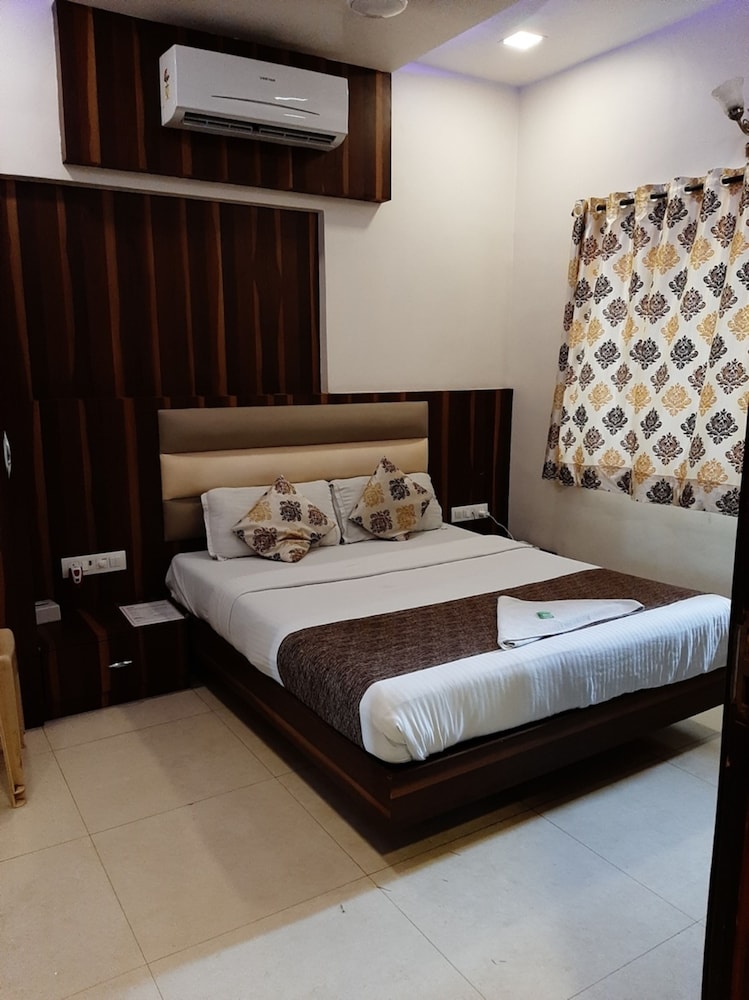 Golden Palms view 5