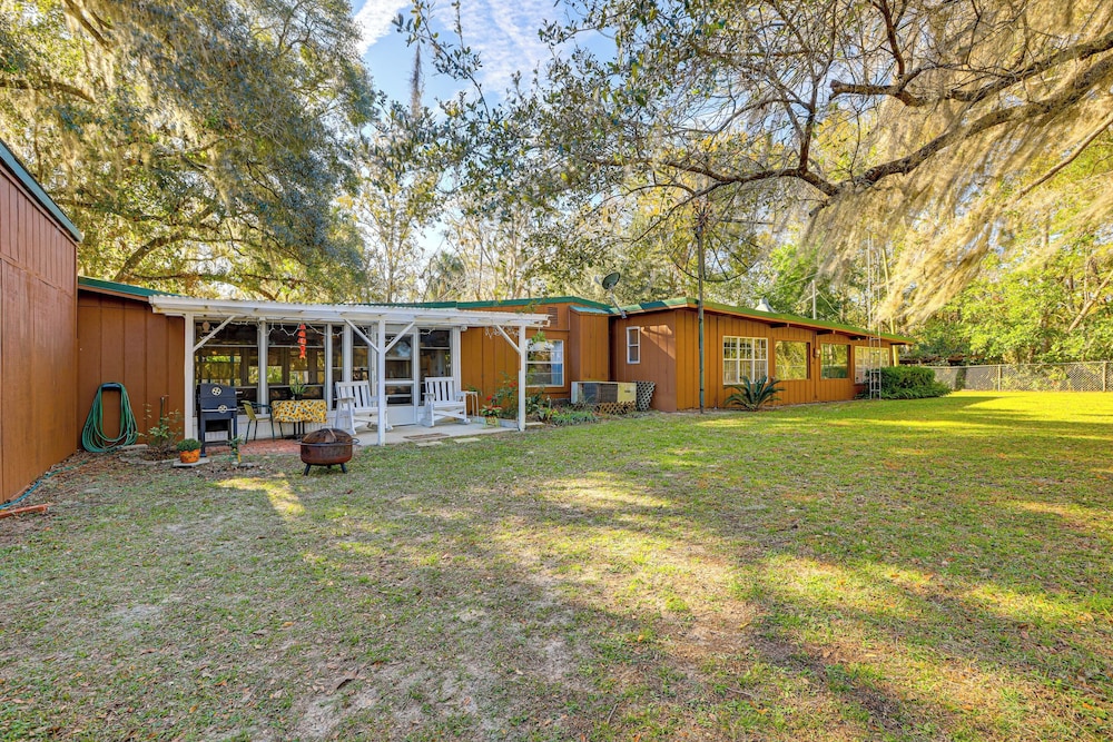 Boathouse w/ Screened Porch: Riverfront Escape!