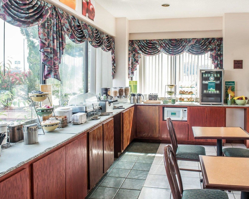 Marianna Vacations - Quality Inn Marianna - Property Image 8