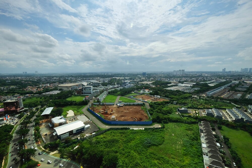 Minimalist Style Studio Brooklyn Apartment near IKEA Alam Sutera view 3
