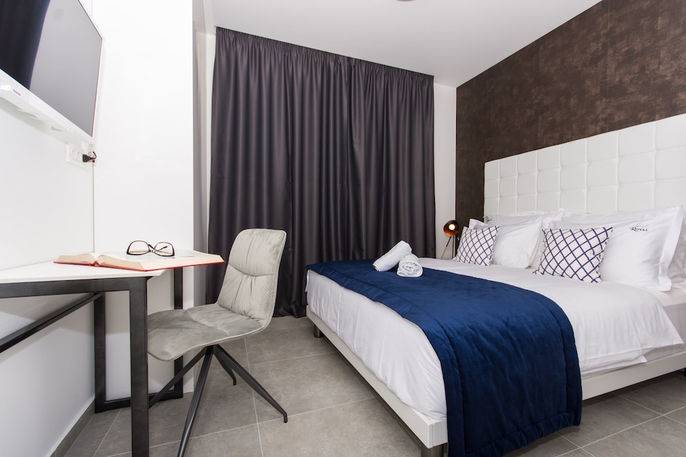 Luxury Apartments Royal M with Pool