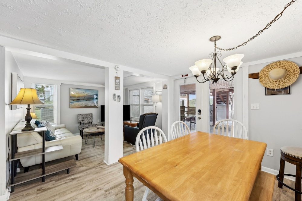 124 S Fletcher - Downstairs 3 Bedroom Duplex