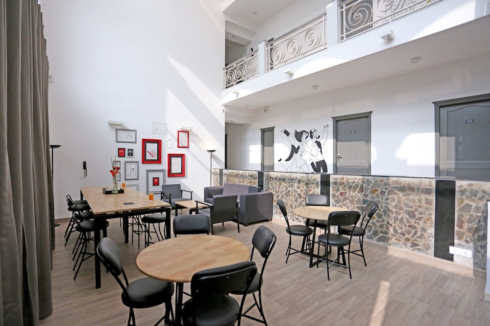 OYO Townhouse 020 Huda Metro South City 1