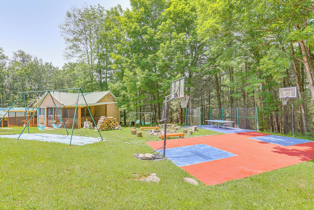 5 Mi to Marina & Raceways: Mongaup Valley Retreat!